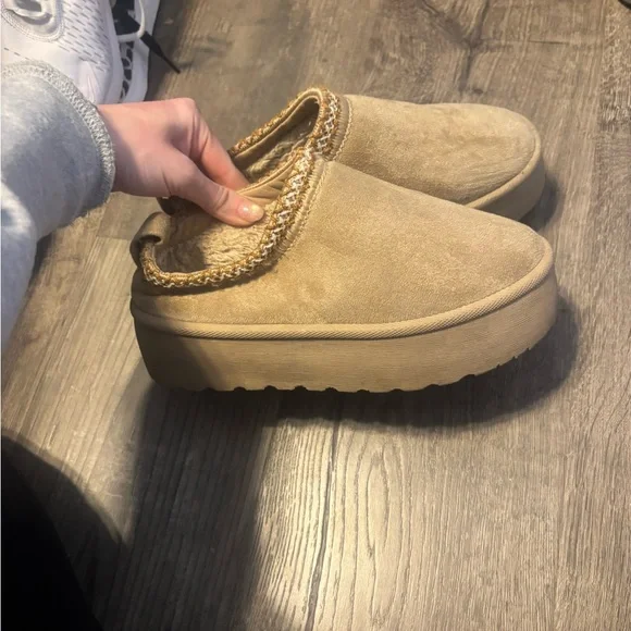 Mudd Tan Slip-On Slippers Platform - Picture 3 of 6